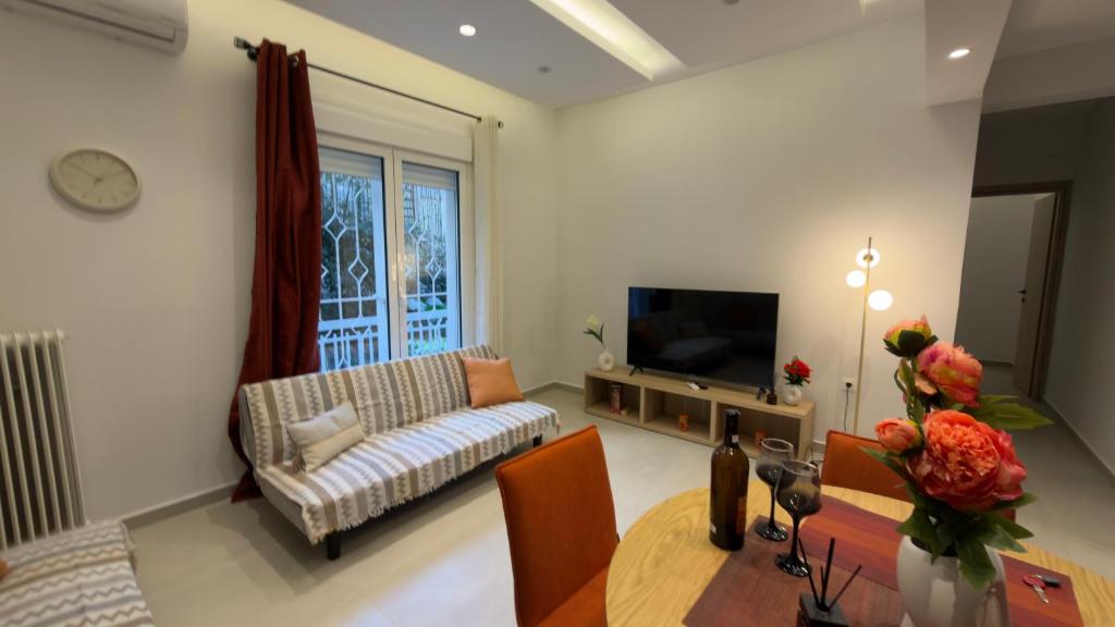 Modern 2BR Garden Apartment in Faliro Sleeps 5