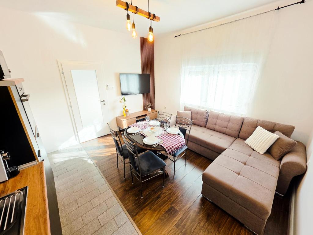 a living room with a couch and a table at Apartman Fratelli in Ljubuški