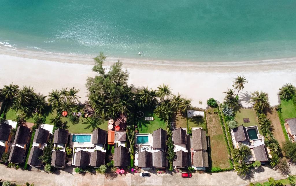 an overhead view of a beach with palm trees and houses at Amore Villa by Utalay Koh Chang in Ban Khlong Son