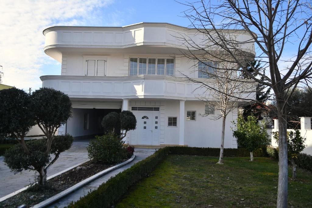 Bygningen som villaen ligger i