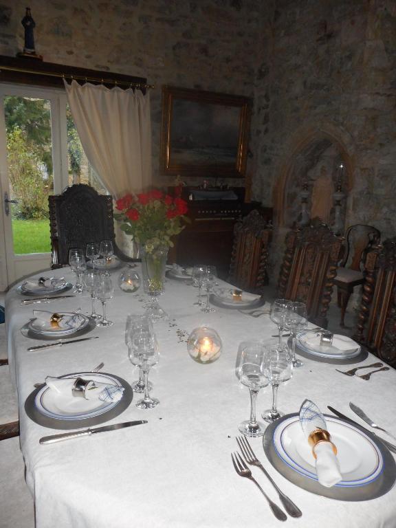 Fotografie z fotogalerie ubytování Prieure St Pierre de La Luthumiere v destinaci Brix