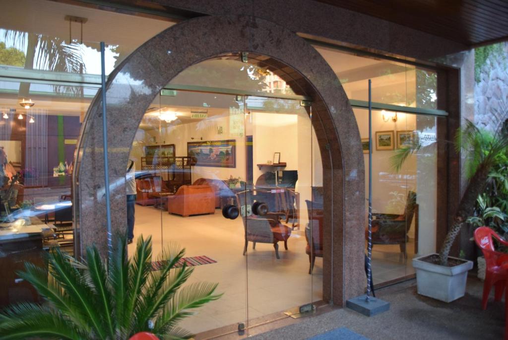 Predel za sedenje v nastanitvi Hotel Portal del Sol