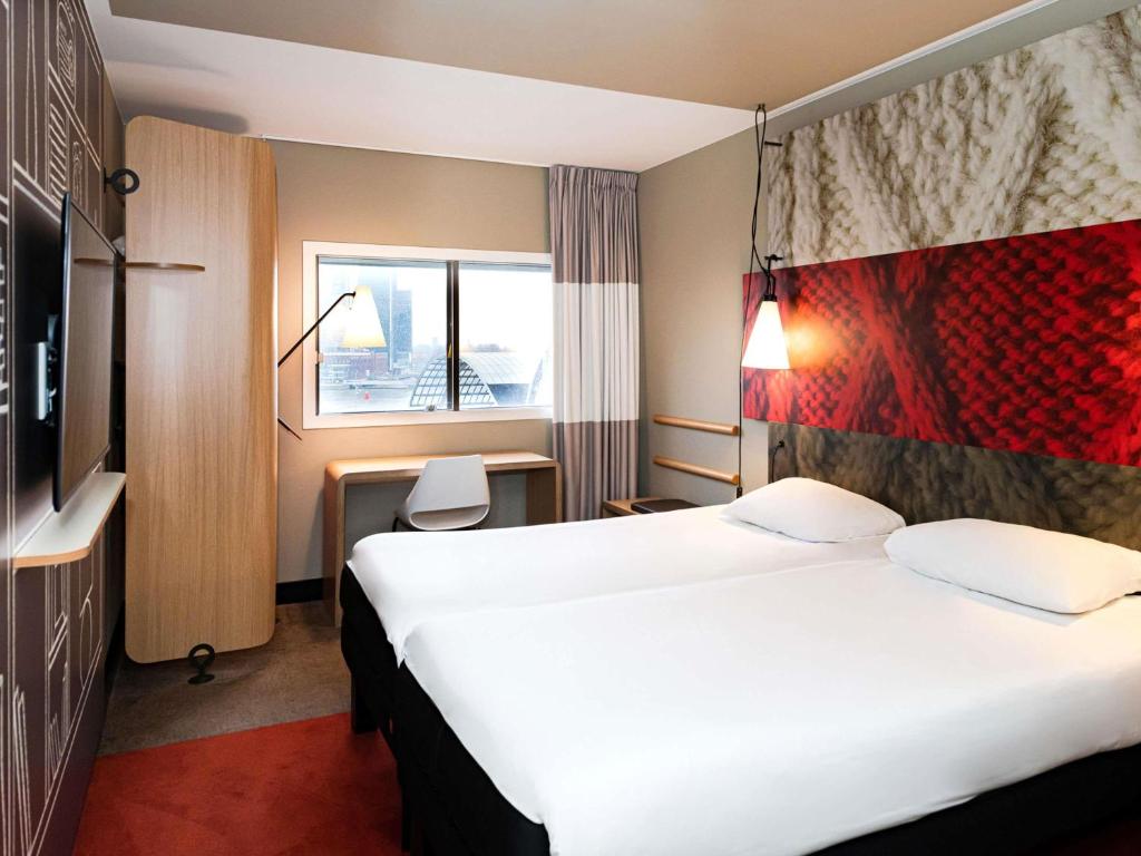 ibis Amsterdam Centre photo
