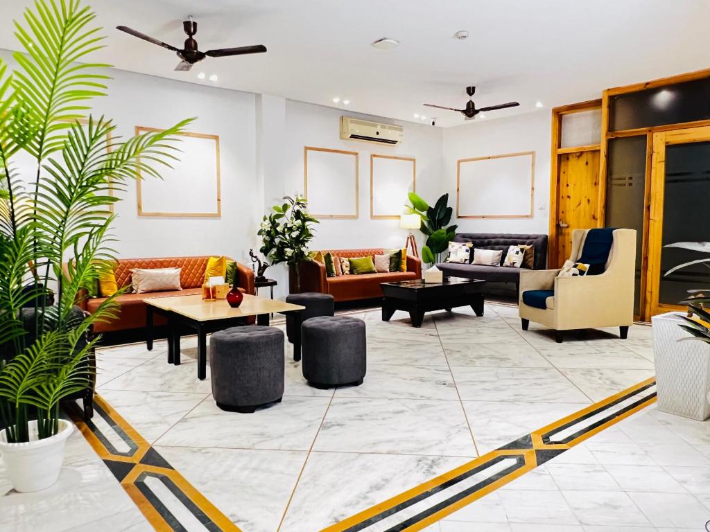 فضای داخلی Divine Inn Hotel Near Rajouri Garden Main Market در دهلی نو - تصویر ۳