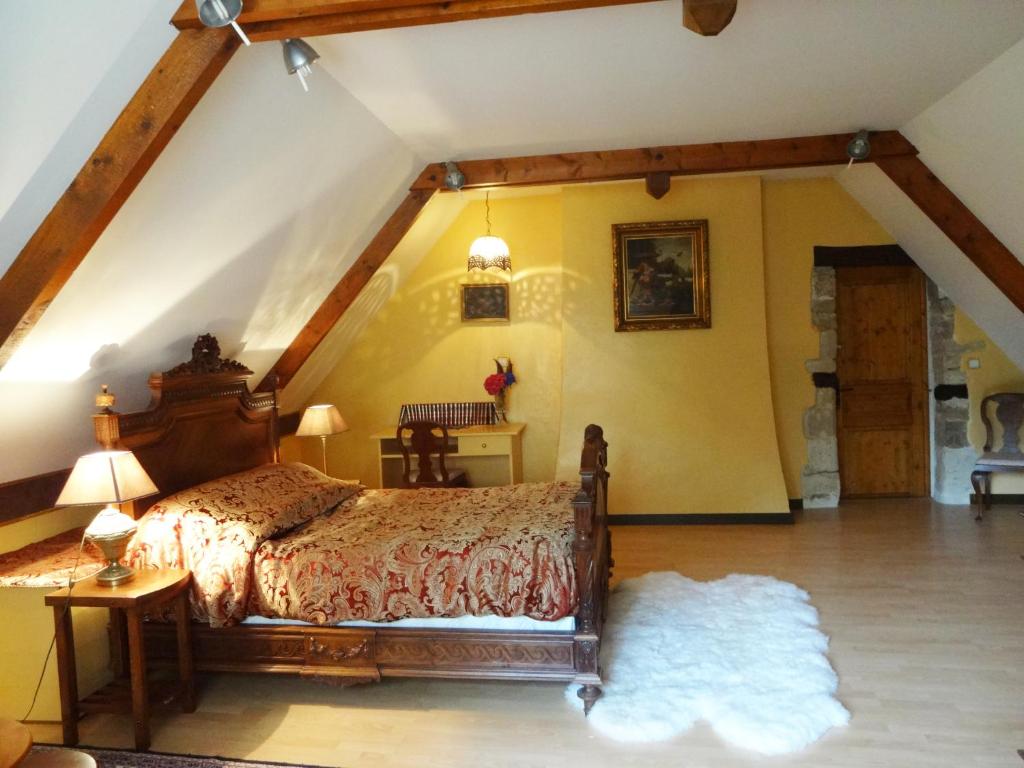 Postel nebo postele na pokoji v ubytování Prieure St Pierre de La Luthumiere