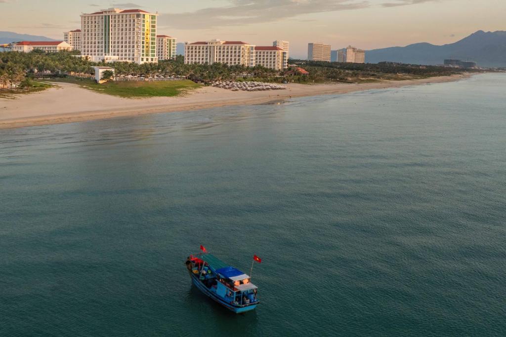 Naturlandskabet i nærheden af resortet
