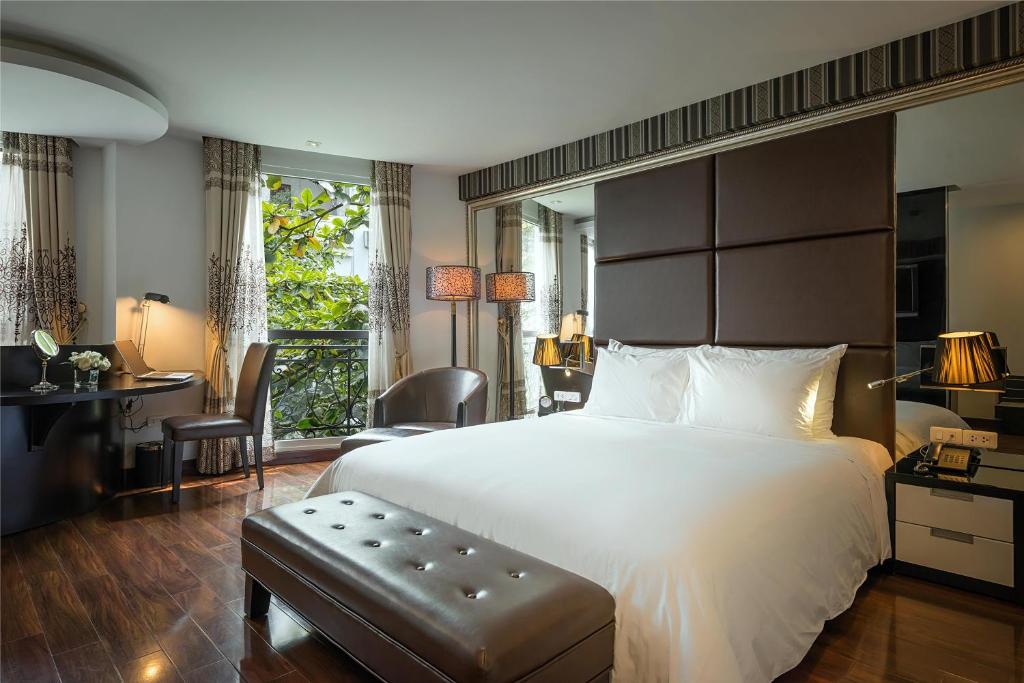 Postel nebo postele na pokoji v ubytování La Nueva Boutique Hotel Hanoi & Spa