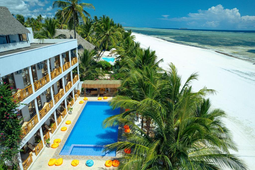 Bazén v ubytování Sky & Sand Zanzibar nebo v jeho okolí