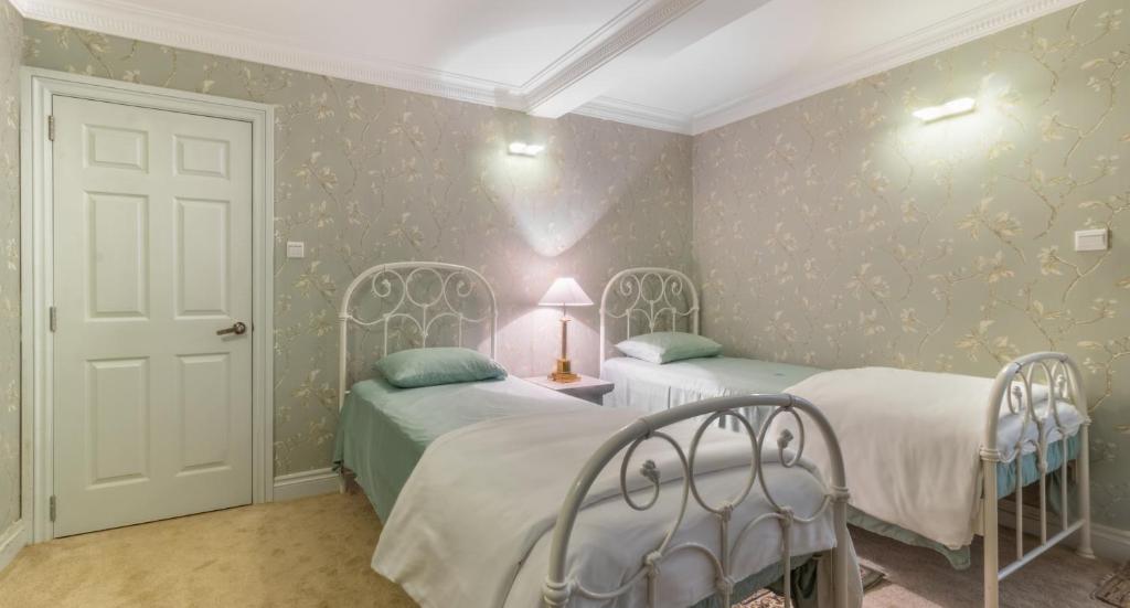 Kent Cottage - 1