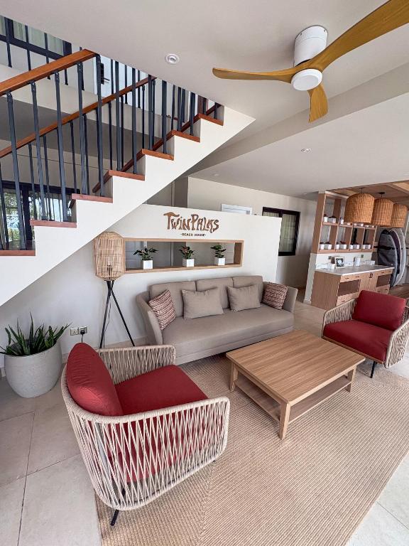 TWIN PALMS 'Beach House' - New surf front location