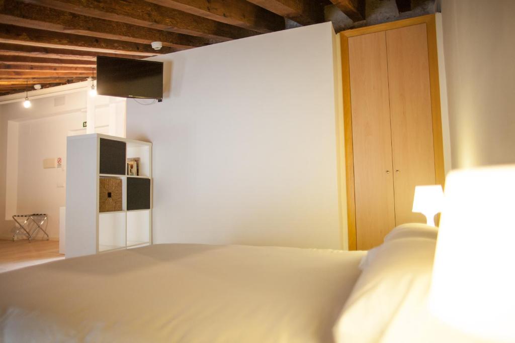 Postel nebo postele na pokoji v ubytování Host & Home