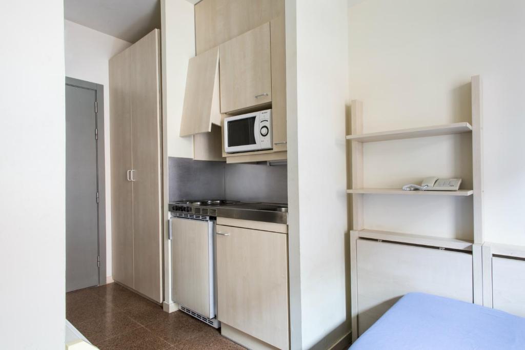 Kuchyň nebo kuchyňský kout v ubytování Residencia Universitaria Resa Blas De Otero