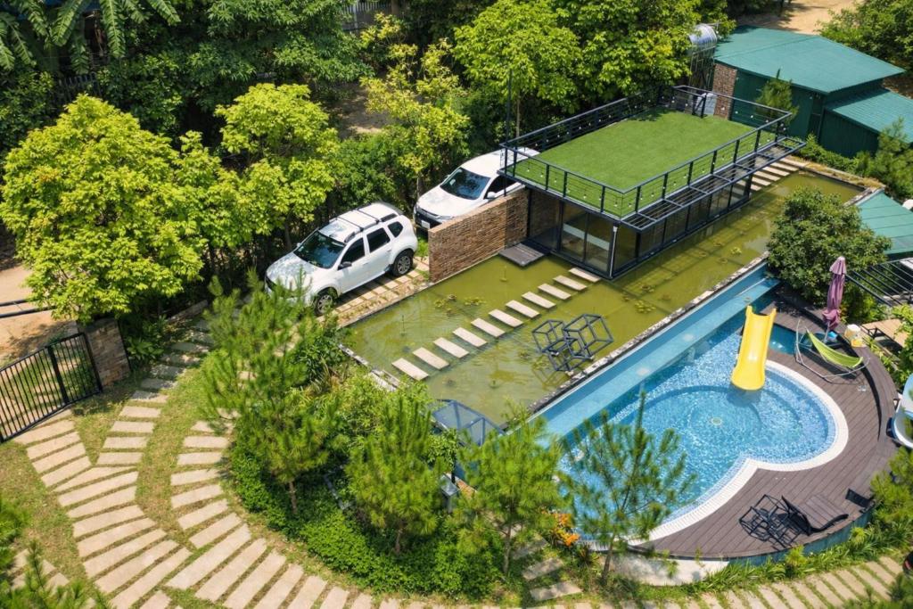 Bazén v ubytování The Honey House Sóc Sơn nebo v jeho okolí