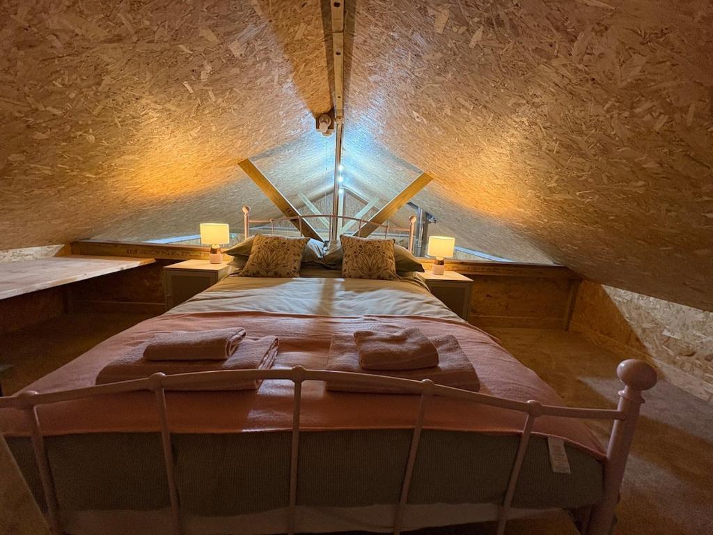 En eller flere senge i et værelse på Barn 2