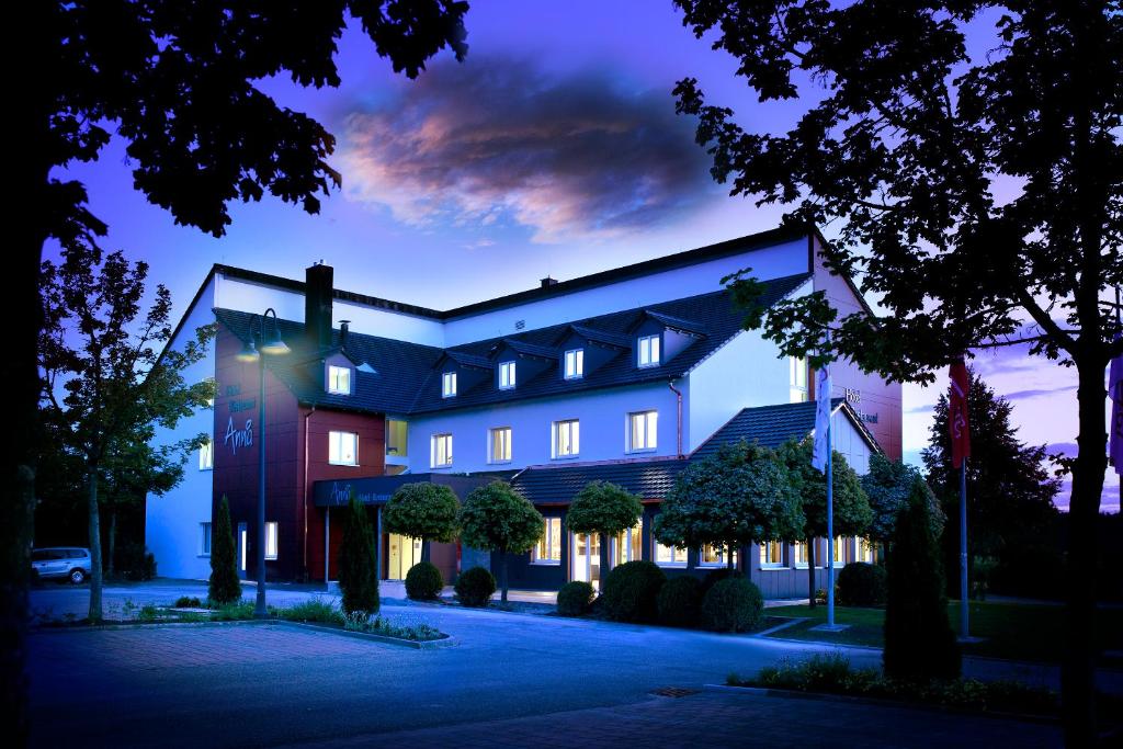 a building with a lit up facade at night at Hotel Restaurant Anna in Schnelldorf