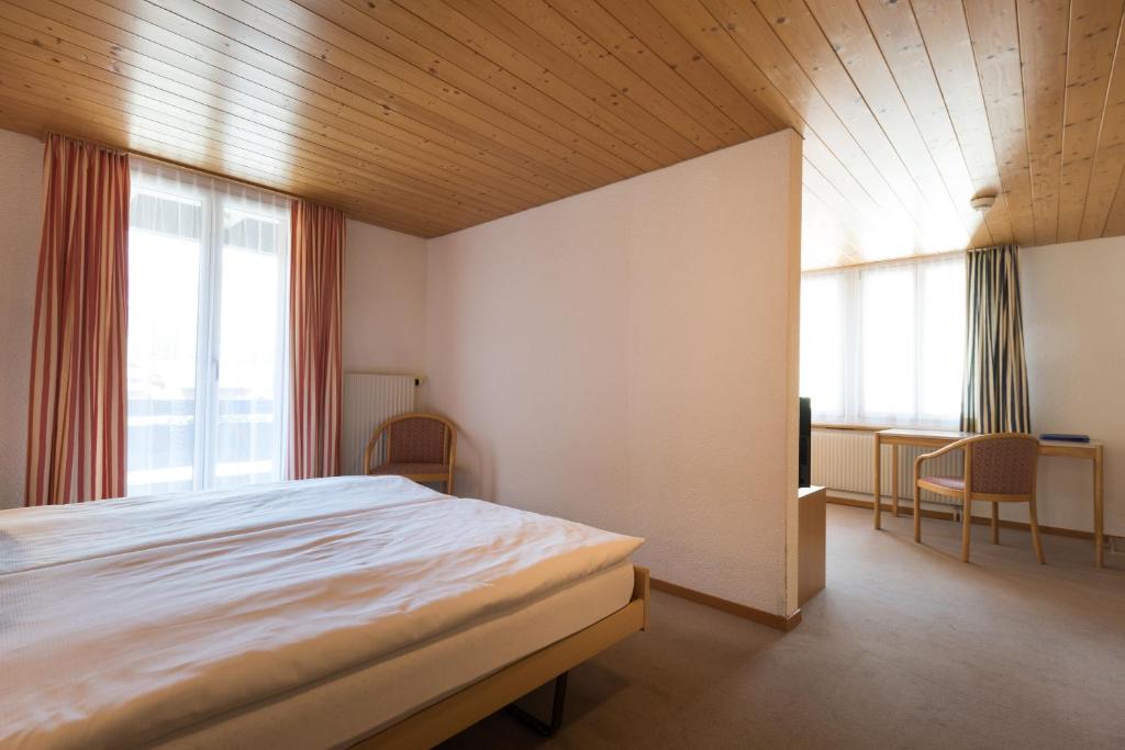 Postel nebo postele na pokoji v ubytování Blümlisalp