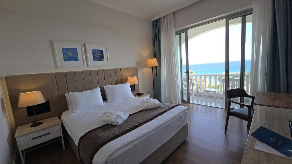 En eller flere senge i et værelse på Denizkizi Hotel