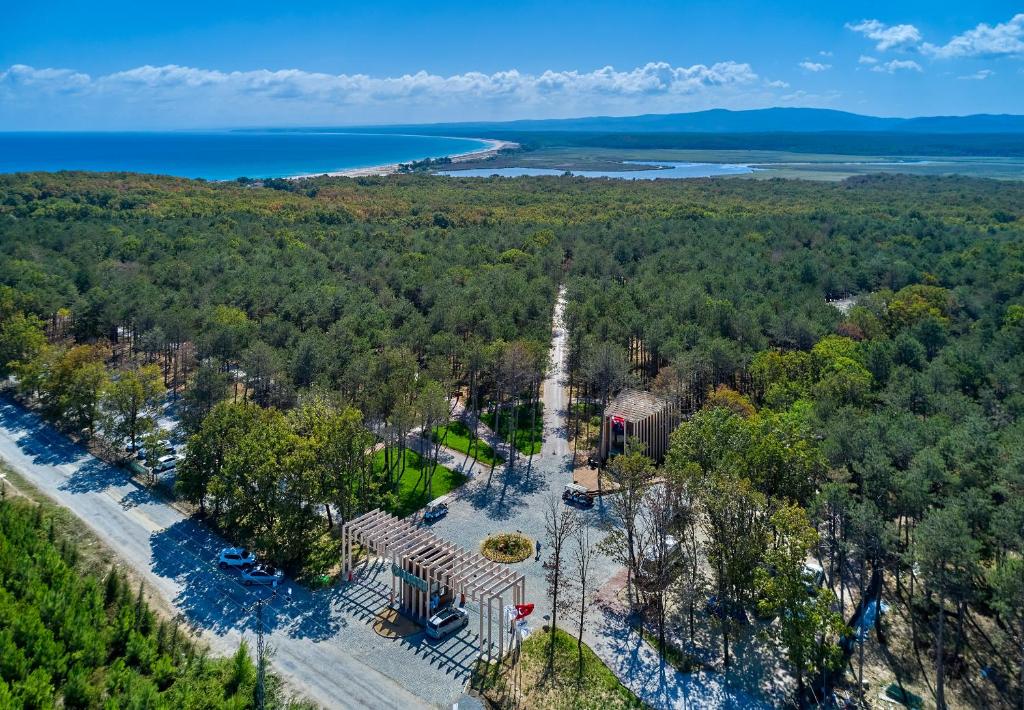 een uitzicht over het waterpark van het resort bij LONGOSPHERE GLAMPING in Kırklareli