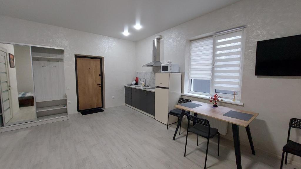 a kitchen and dining room with a table and a kitchen sidx sidx sidx at Уютная квартира в Одессе in Odesa