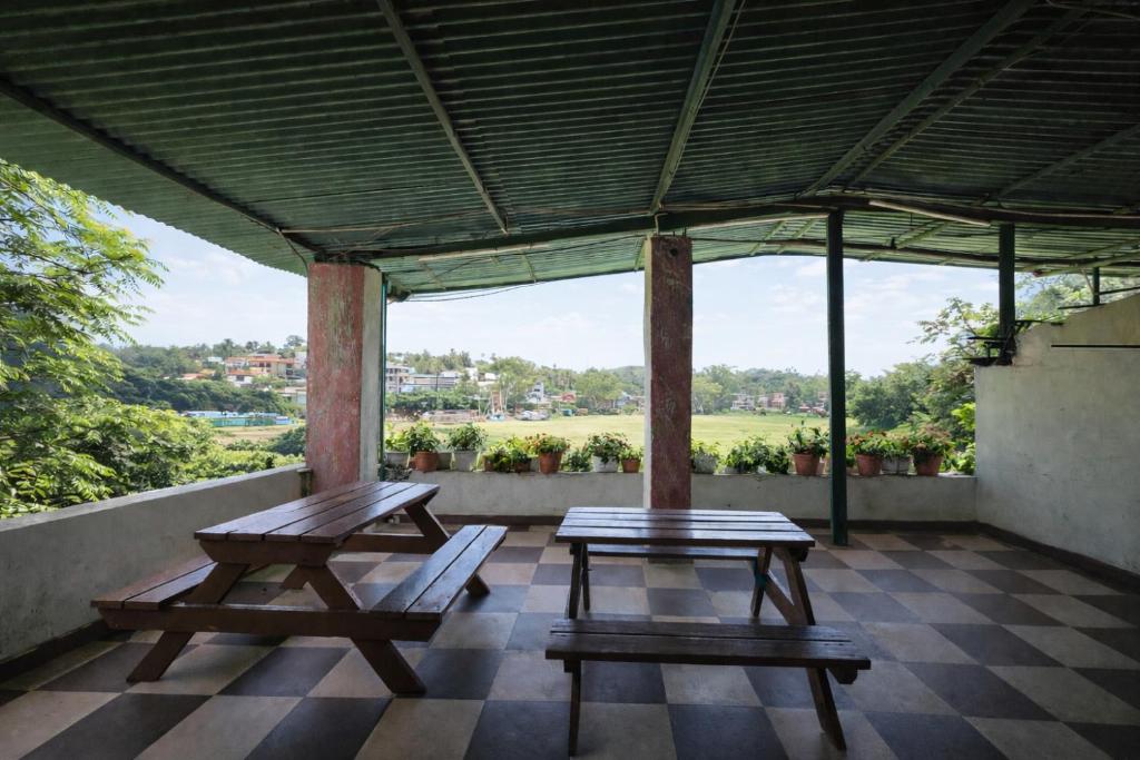 En balkon eller terrasse på Ramma TheHotel - 200 mtrs from Nakki Lake