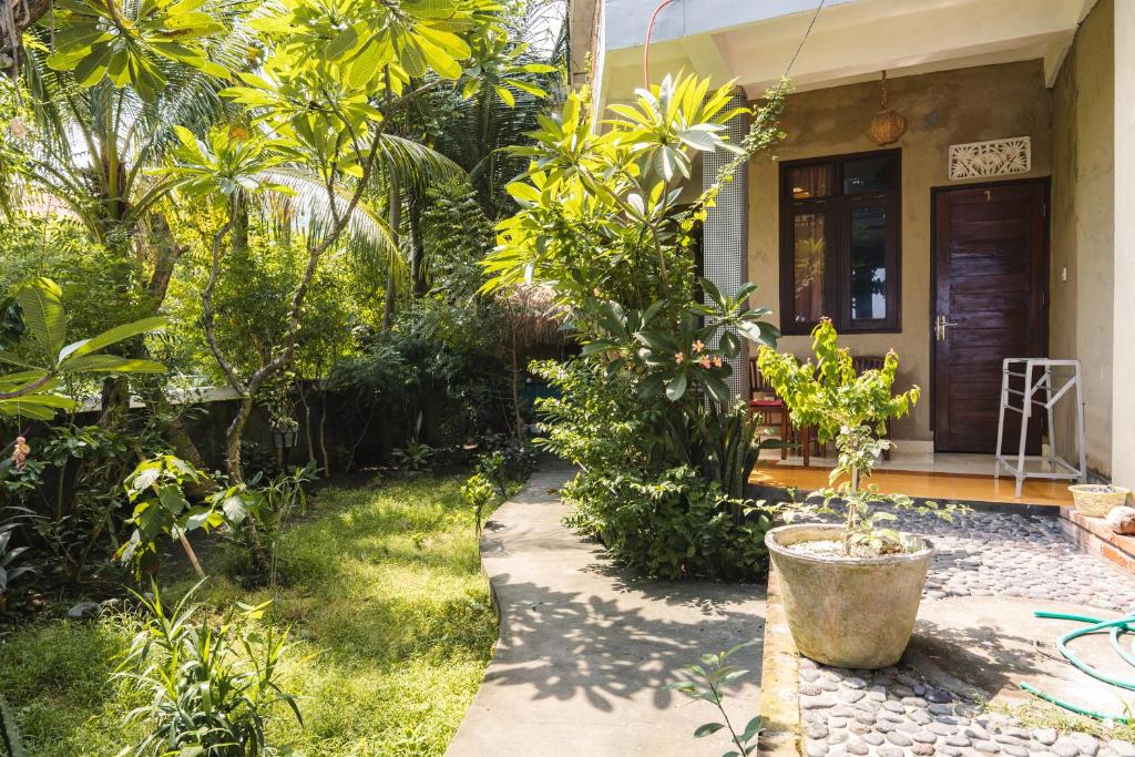 Amed Sari Beach Guesthouse - 海景双人间 - 带阳台