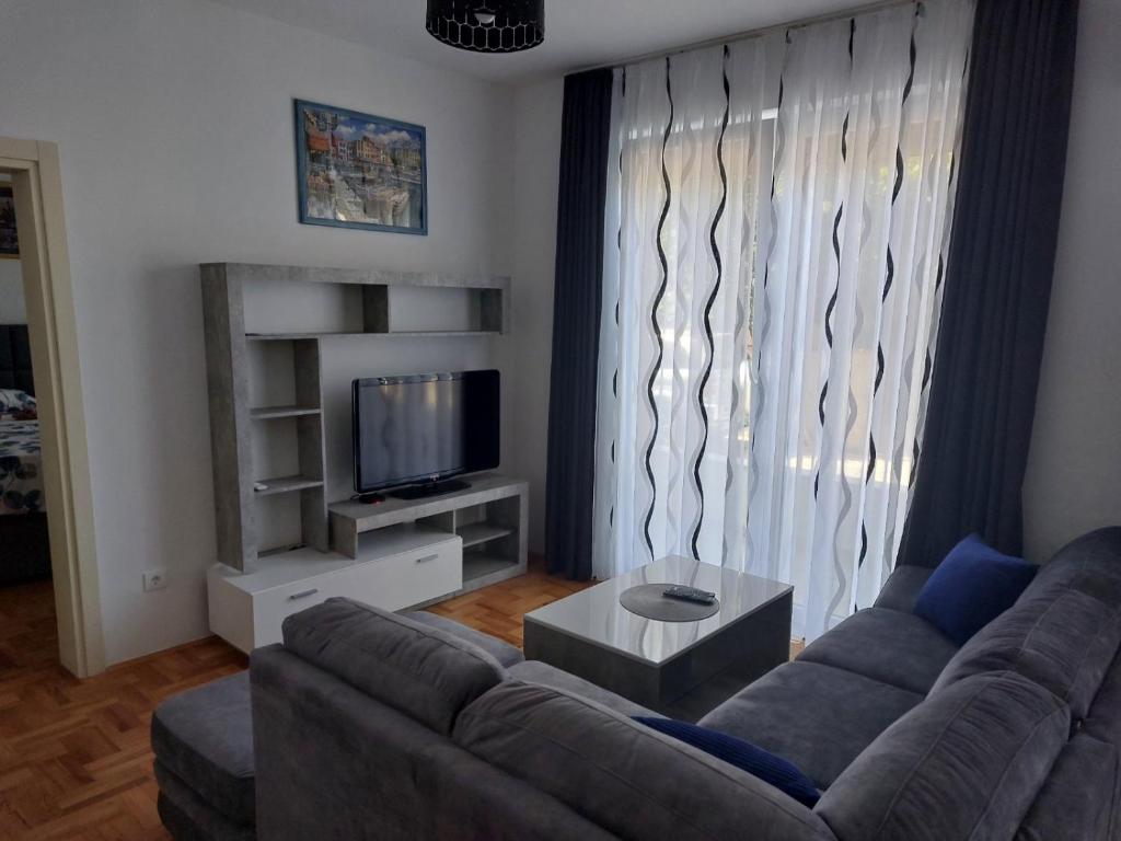 Et tv og/eller underholdning på Luxury Andrej Apartment with Garage