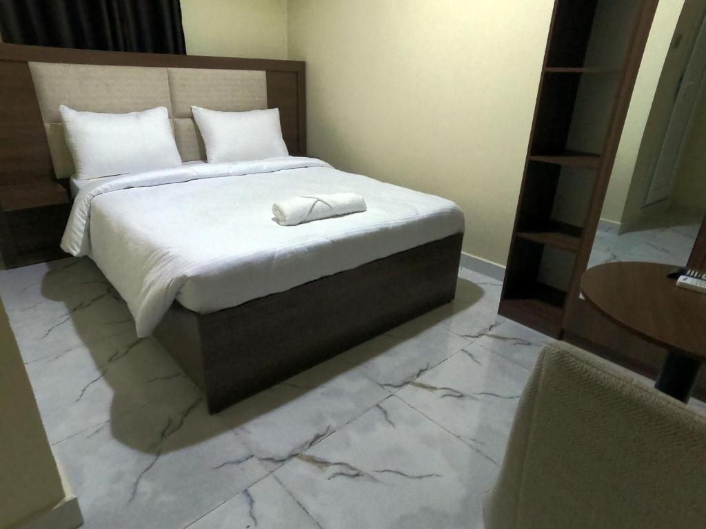 Postel nebo postele na pokoji v ubytování Ocean Hotel Mogdishu Somalia
