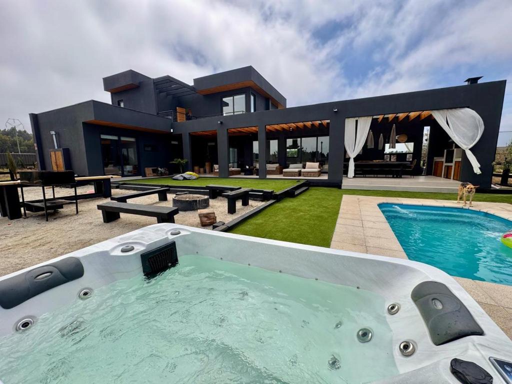 Bazén v ubytování Casa en Maitencillo nebo v jeho okolí