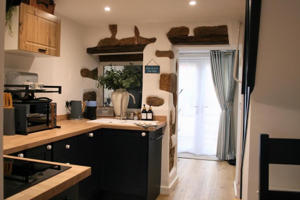 Køkken eller tekøkken på The Sails, Romantic Retreat for Two