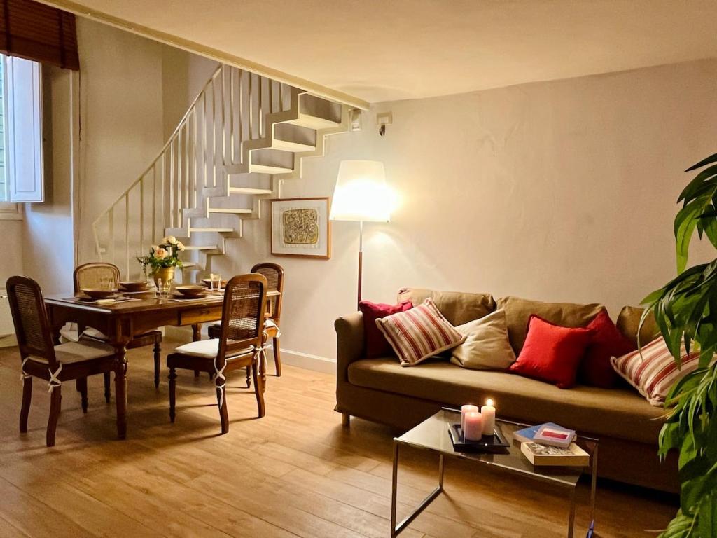 Khu vực ghế ngồi tại Luxury Loft Piazza Duomo Pistoia