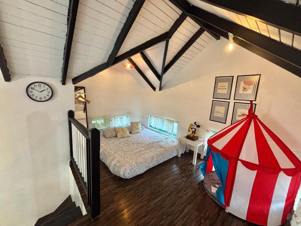 Postel nebo postele na pokoji v ubytování Sea Kecil Tiny House near Jetty of Kuala Besut