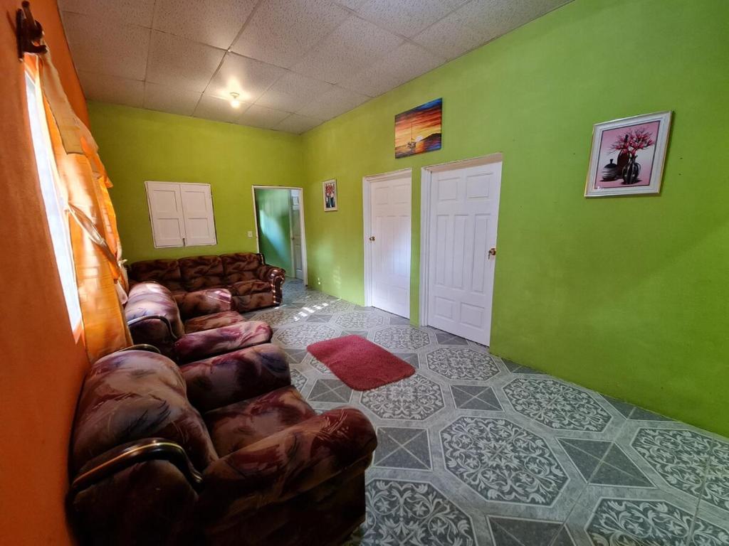 Posezení v ubytování Tikal House, casa equipada El Remate Flores Peten