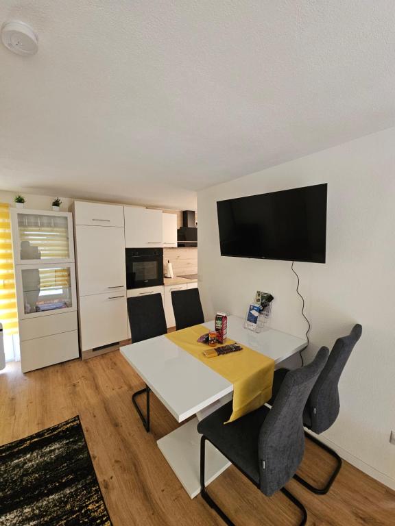 Køkken eller tekøkken på Allgaeuerferienwohnung Schneider