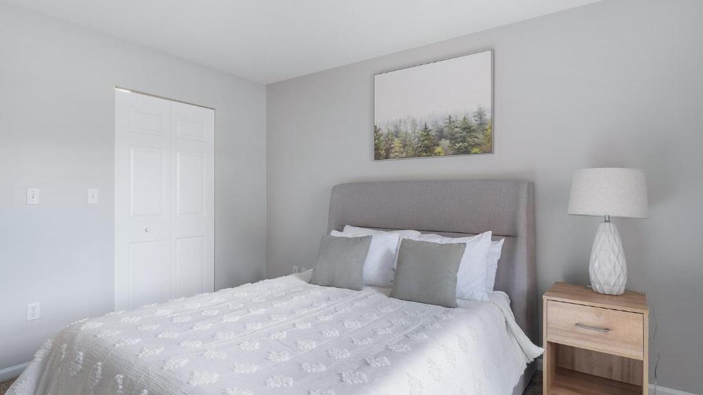 Postel nebo postele na pokoji v ubytování Landing at The Villages at Canterfield - 1 Bedr...