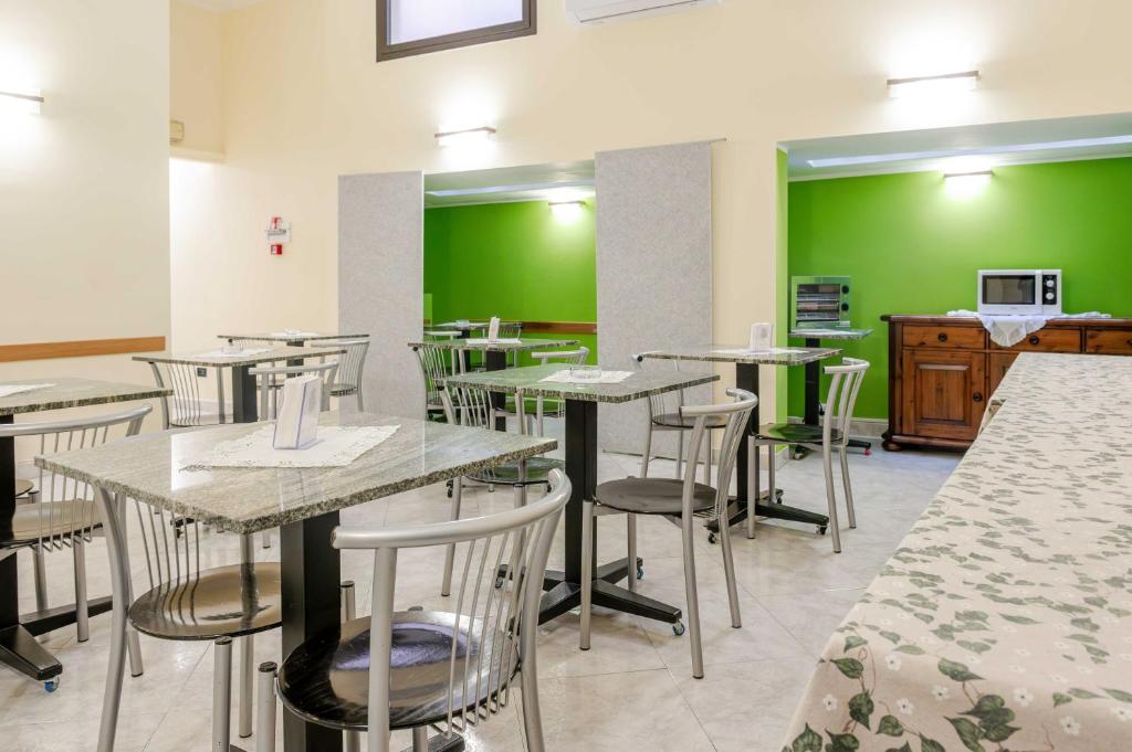 Hotel POSTA - Comfortable Stay in Ventimiglia - Tweepersoonskamer Met Balkon