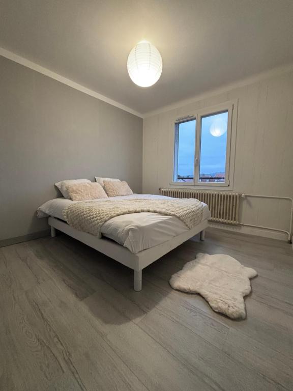 Postel nebo postele na pokoji v ubytování Appartement F4 meublé 75m2 trois chambres avec balcon