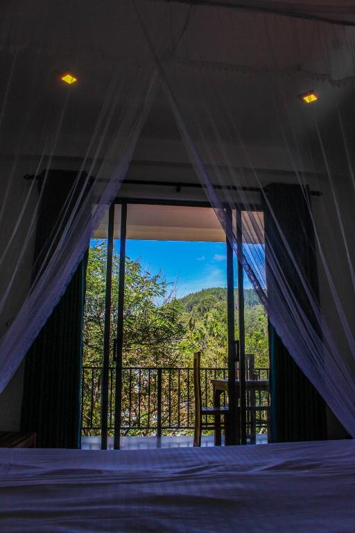 a bedroom with a bed and a view of a mountain at The Birdy Retreat Ella in Ella
