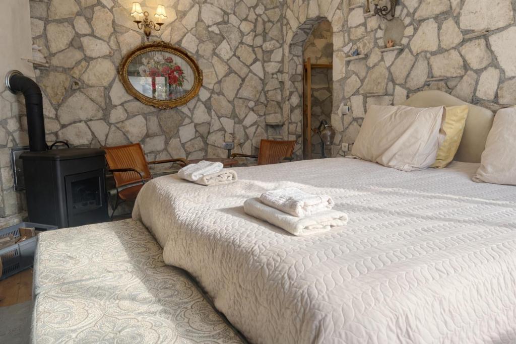 Mahakala Center - Two-Bedroom House