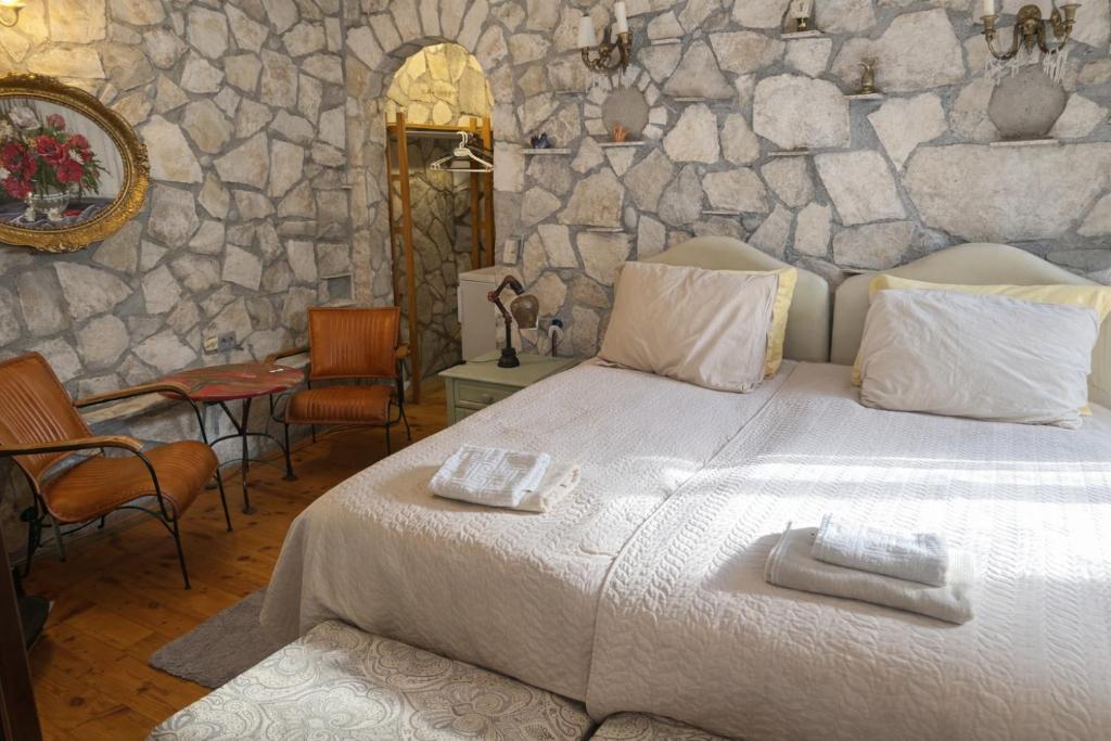 Mahakala Center - Double Or Twin Room With Shared Bathroom