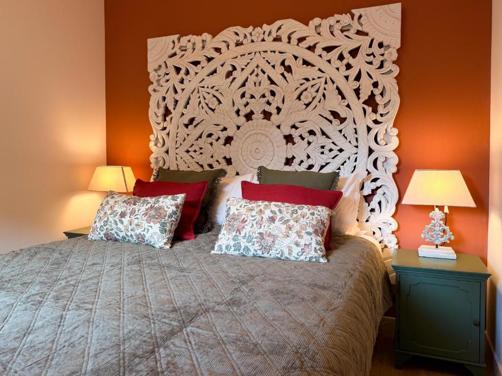 a bedroom with a large white bed with two lamps at FORTUNA ORO in montagna in Spormaggiore