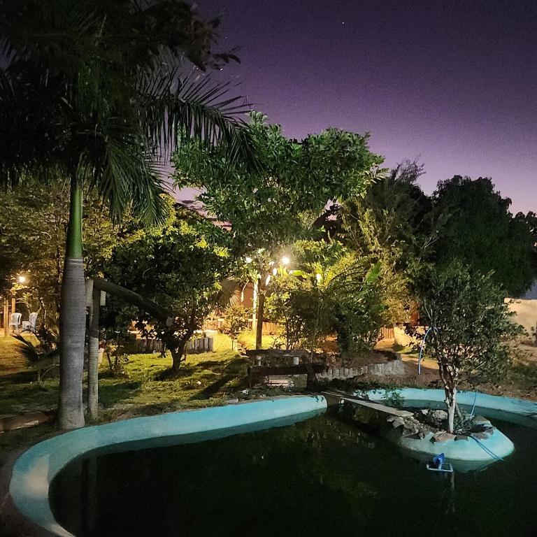 a swimming pool in a park at night at Sitiolosbragas in Caetanópolis