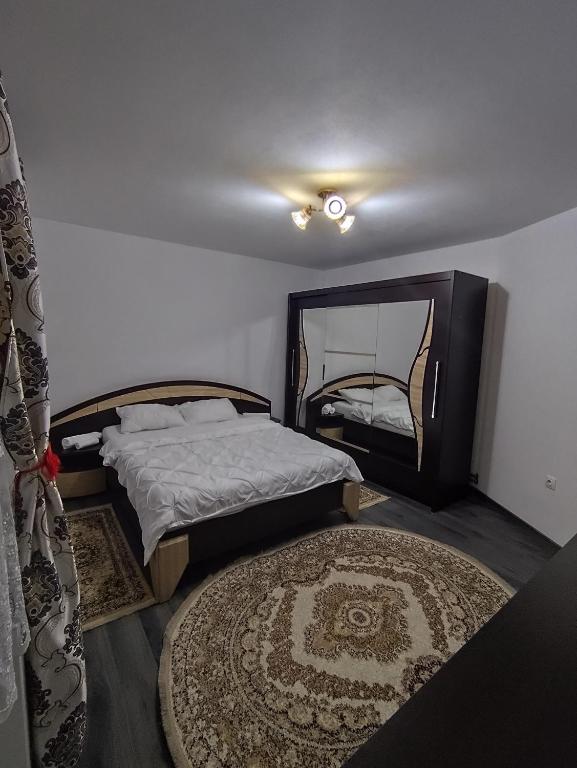 a bedroom with two beds and a mirror on the wall at La Elias in Breb