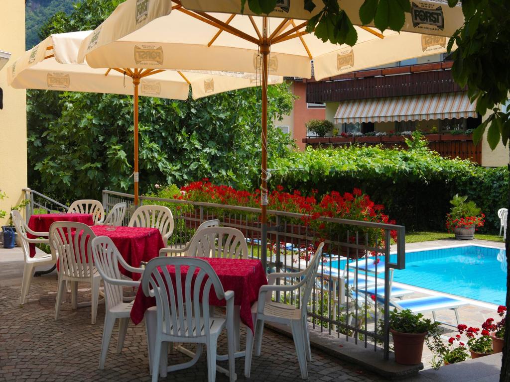 Bazén v ubytování Hotel Stampfer B&B nebo v jeho okolí