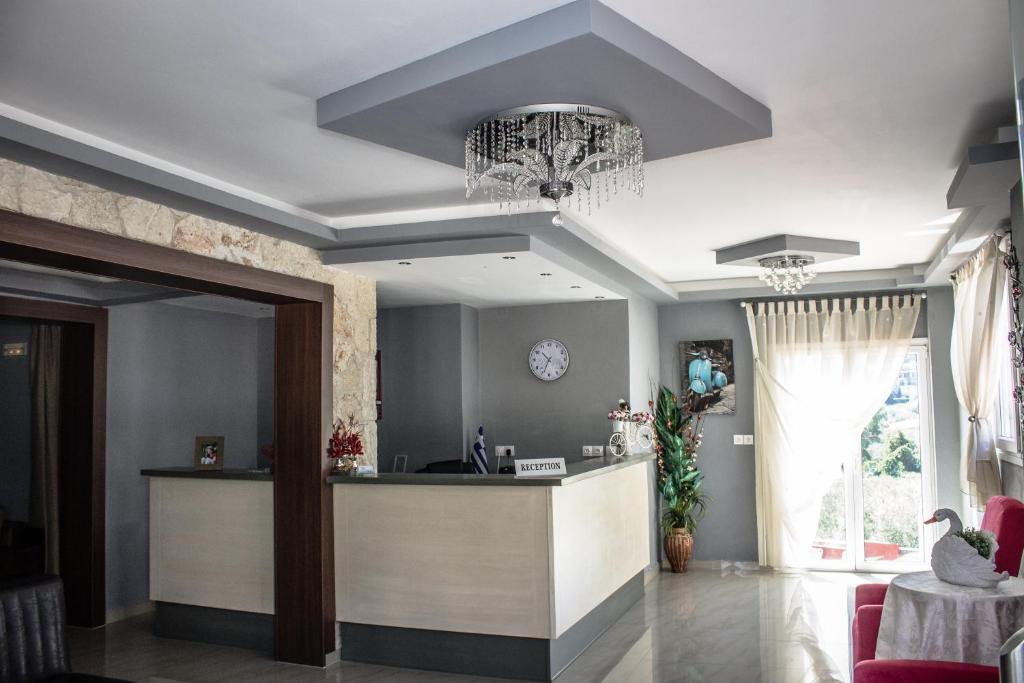 Reštaurácia alebo iné gastronomické zariadenie v ubytovaní Hotel Ilios