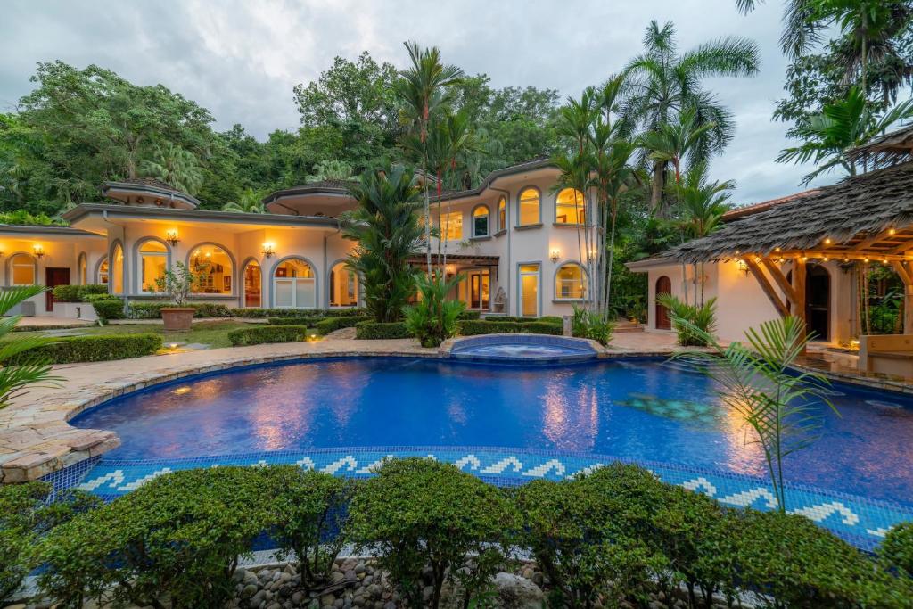 Swimmingpoolen hos eller tæt på Harmon Estate 6 bdrs private pool in Los Suenos
