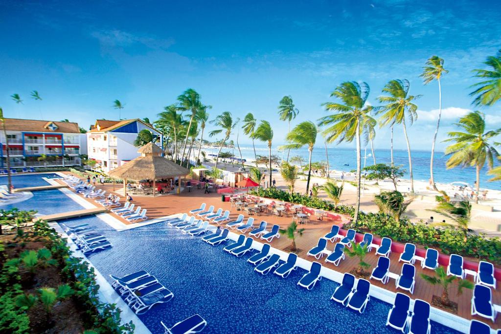 Bazén v ubytování Decameron Isleño - All Inclusive nebo v jeho okolí