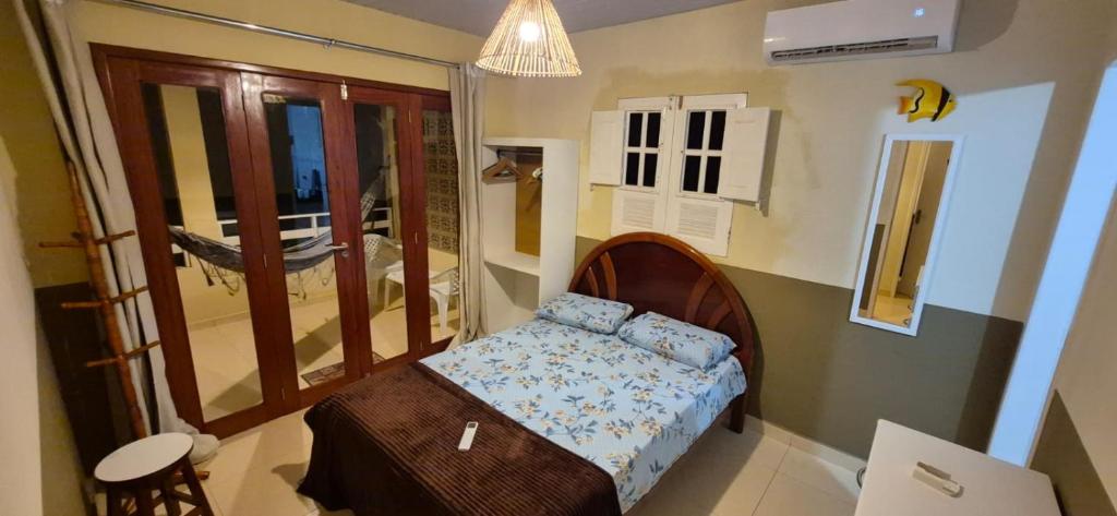 En eller flere senge i et værelse på Casa à beira mar de Maragogi com 4 quartos, 4 banheiros e Área Verde