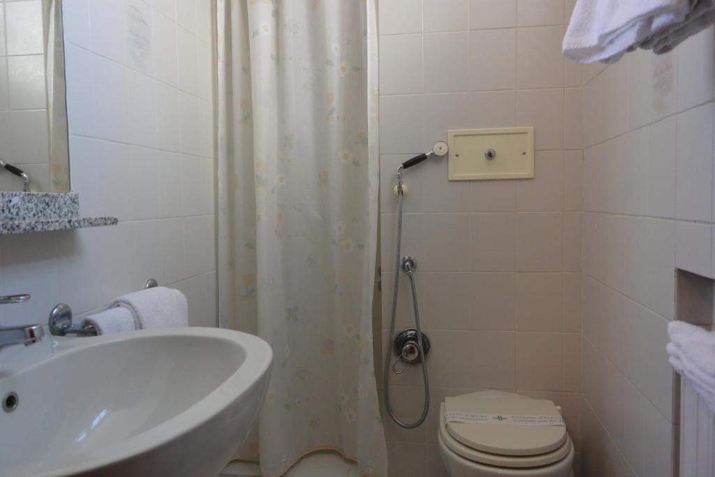 Koupelna v ubytování Hotel Italia City Center