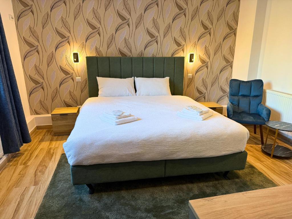 เตียงในห้องที่ Byzanthin rooms