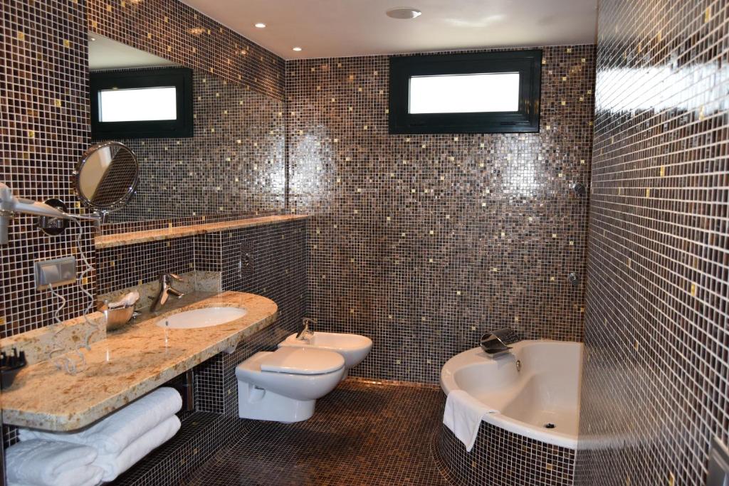 Koupelna v ubytování Hotel Històric